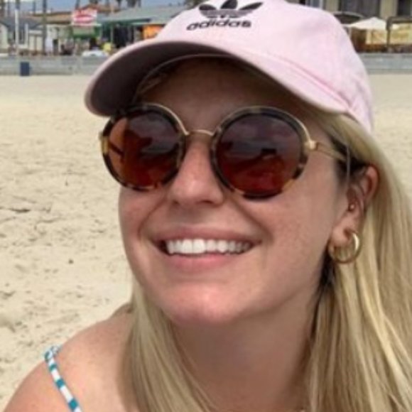 Meet your Posher, Cate - Picture 2 of 3